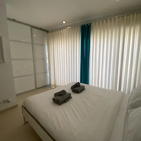 St Julians Seafront Apartamento San Julián